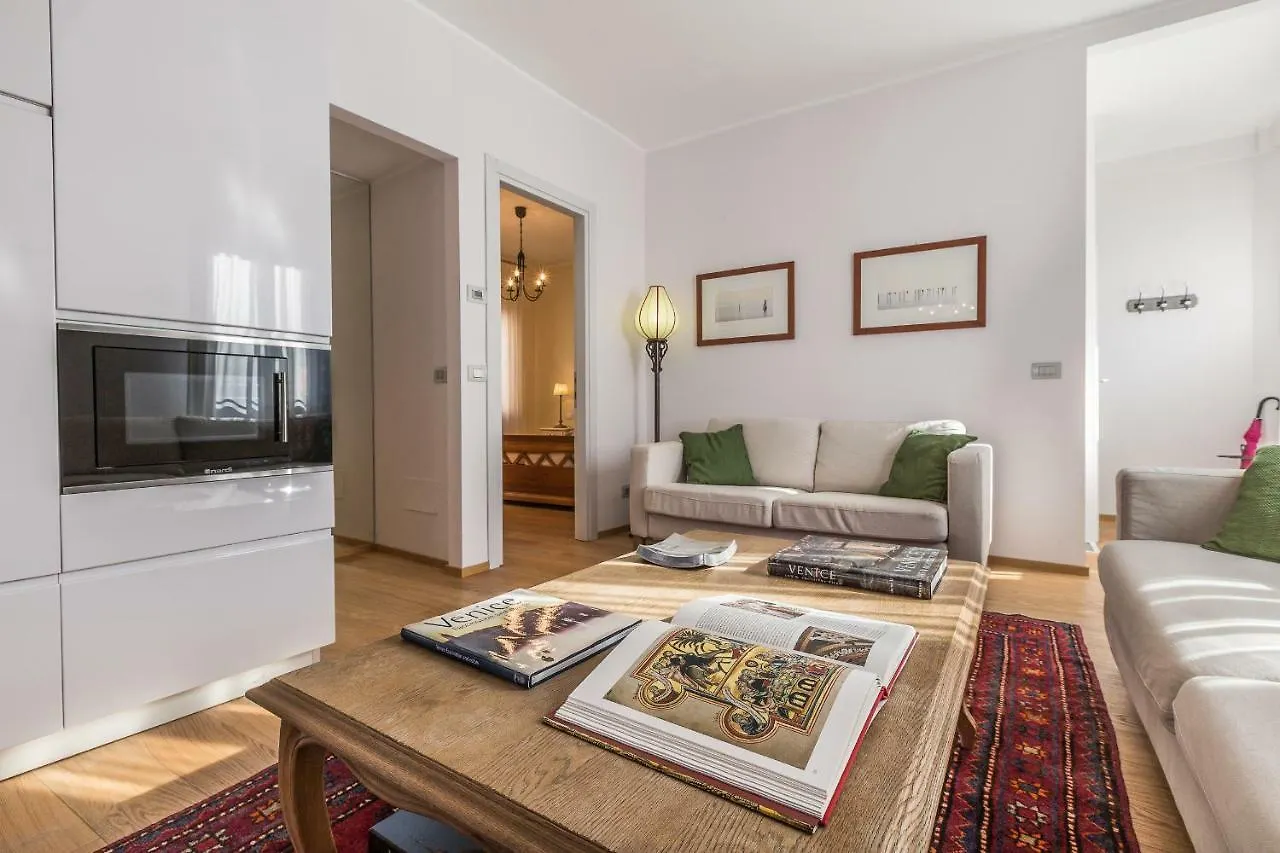 Ca' Meraviglia Canal View Apartment Venice