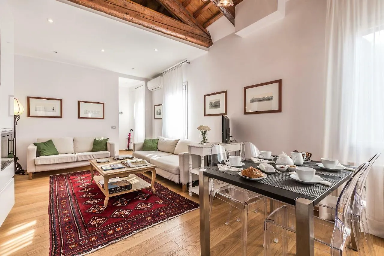 Ca' Meraviglia Canal View Apartment Venice
