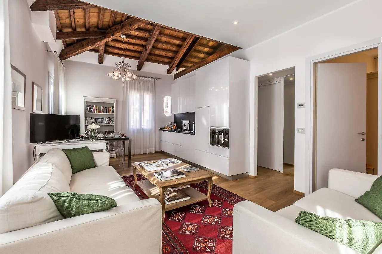 Ca' Meraviglia Canal View Apartment Venice