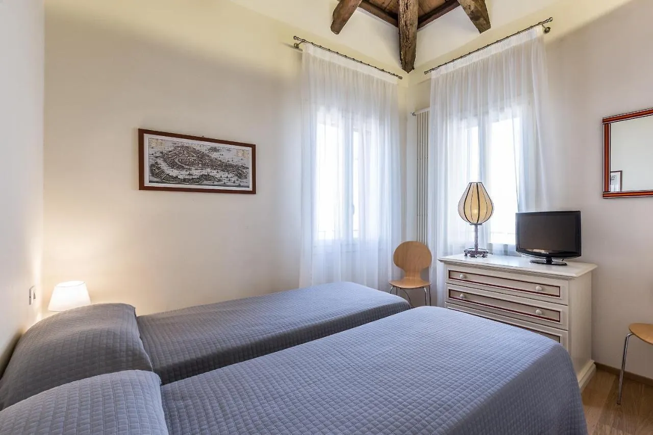 Ca' Meraviglia Canal View Apartment Venice