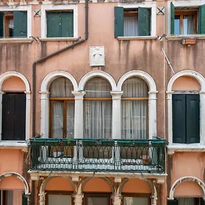 Апартаменты San Polo Canal View By Wonderful Italy, Венеция